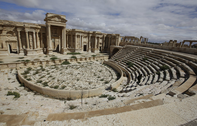 Театр в древнем оазисе города Пальмира. 2014 год