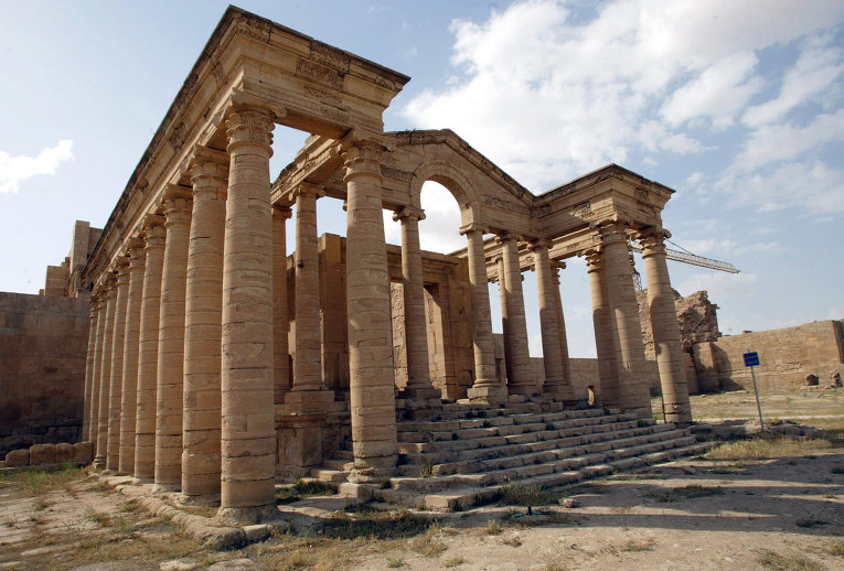 Древний храм города Хатра. Северный Ирак, 2003 год