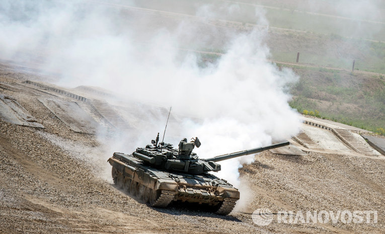 Танк Т-72Б3 во время показа техники в рамках подготовки к международному военно-техническому форуму 