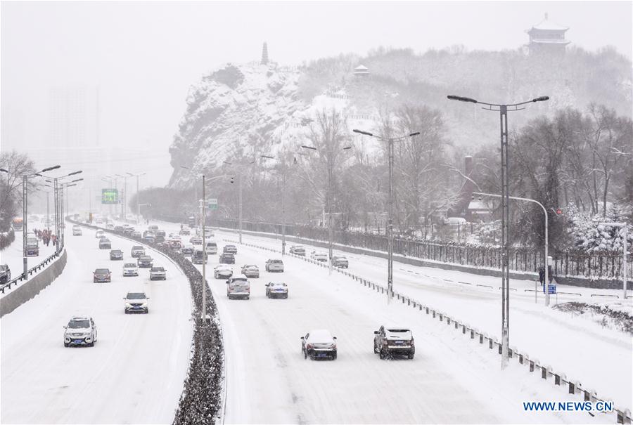 （城乡热点）（2）罕见暴雪&ldquo;袭击&rdquo;乌鲁木齐