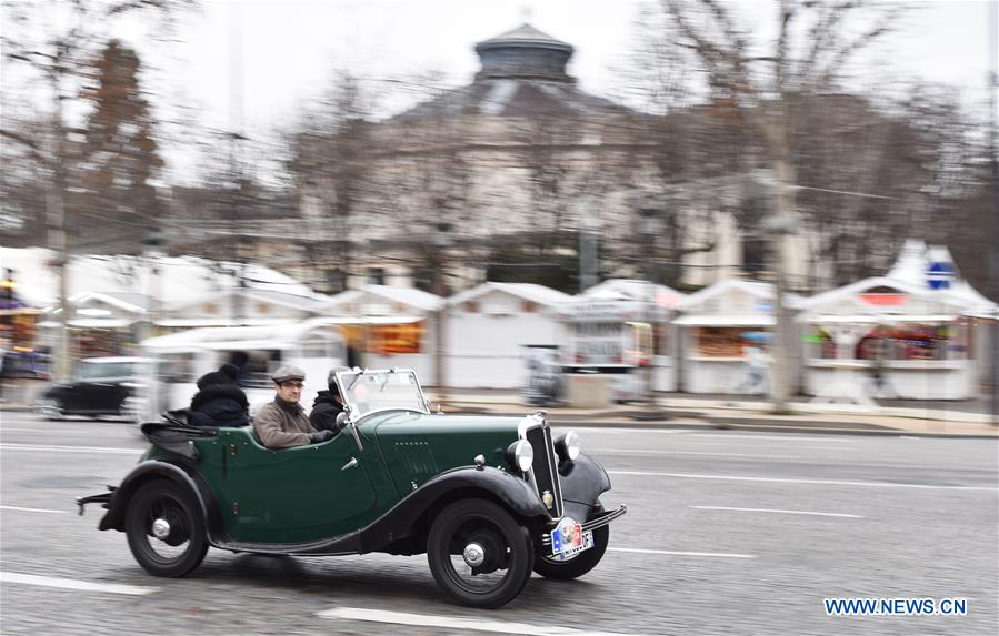 （国际）（4）巴黎举办第16届“老爷车”巡游活动