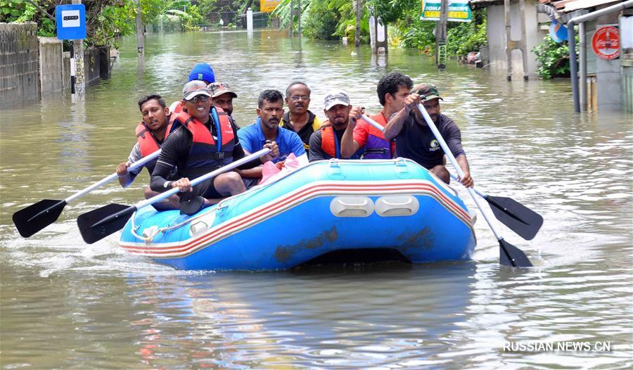 В Шри-Ланке в результате наводнений и сходов оползней погибли 64 человека 