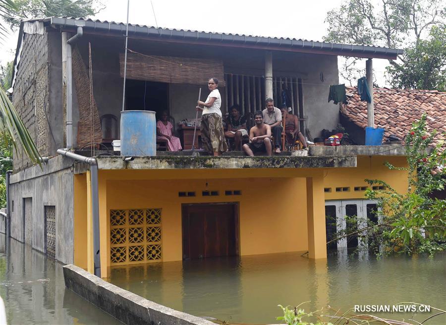 В Шри-Ланке в результате наводнений и сходов оползней погибли 64 человека 
