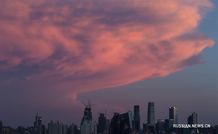 Закатные облака в небе над Пекином