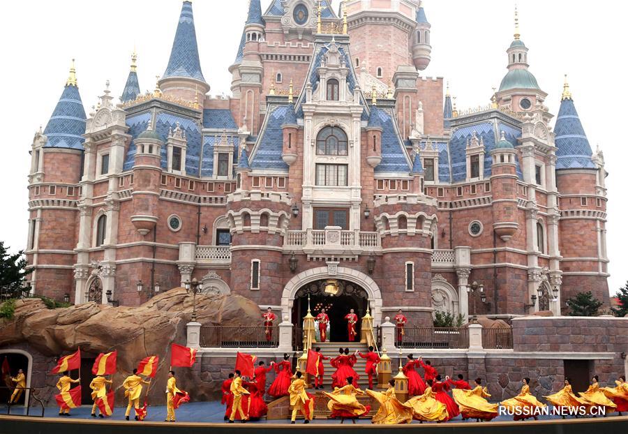 （社会）（4）上海迪士尼度假区正式开园