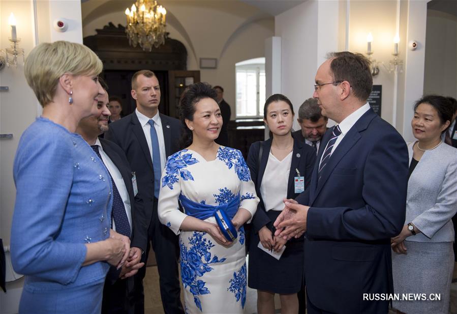 （XHDW）（1）彭丽媛同波兰总统夫人阿加塔共同参观肖邦博物馆 