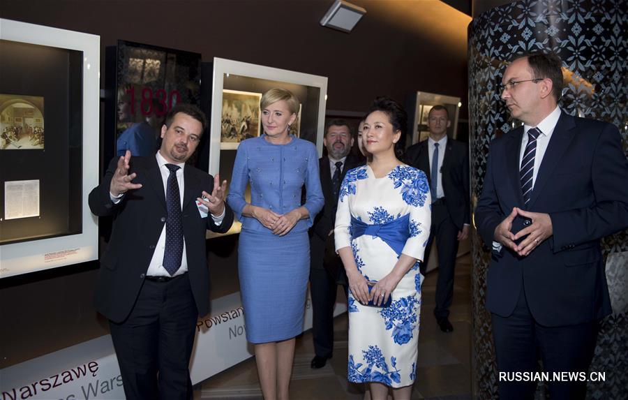 （XHDW）（2）彭丽媛同波兰总统夫人阿加塔共同参观肖邦博物馆 
