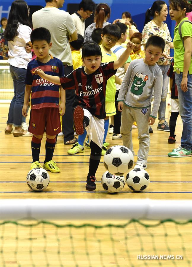 Здоровье нации -- Детский футбольный праздник в Нанкине