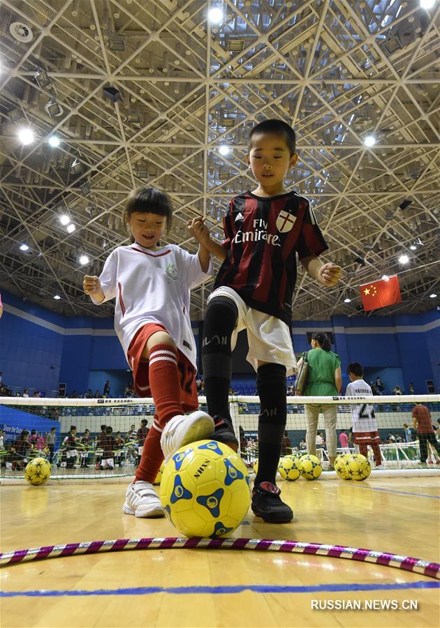 Здоровье нации -- Детский футбольный праздник в Нанкине
