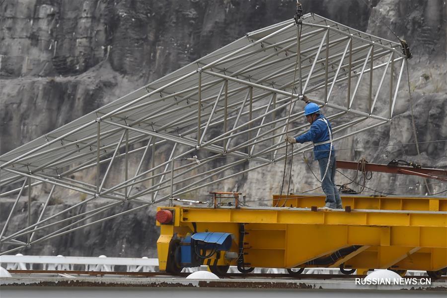 Строительство крупнейшего в мире радиотелескопа FAST в провинции Гуйчжоу