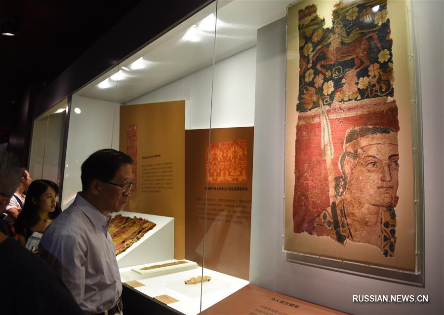 Выставка музыкальной культуры Синьцзяна открылась в Пекине