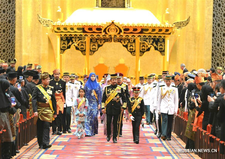В Брунее отметили 70-летний юбилей султана страны Х. Болкиаха