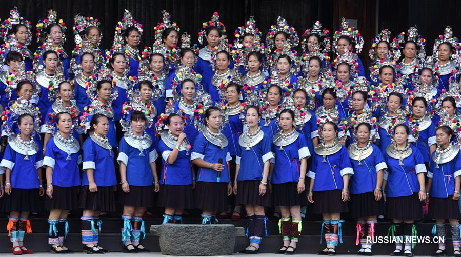 Праздничные гулянья народности дун в Саньцзян-Дунском автономном уезде 