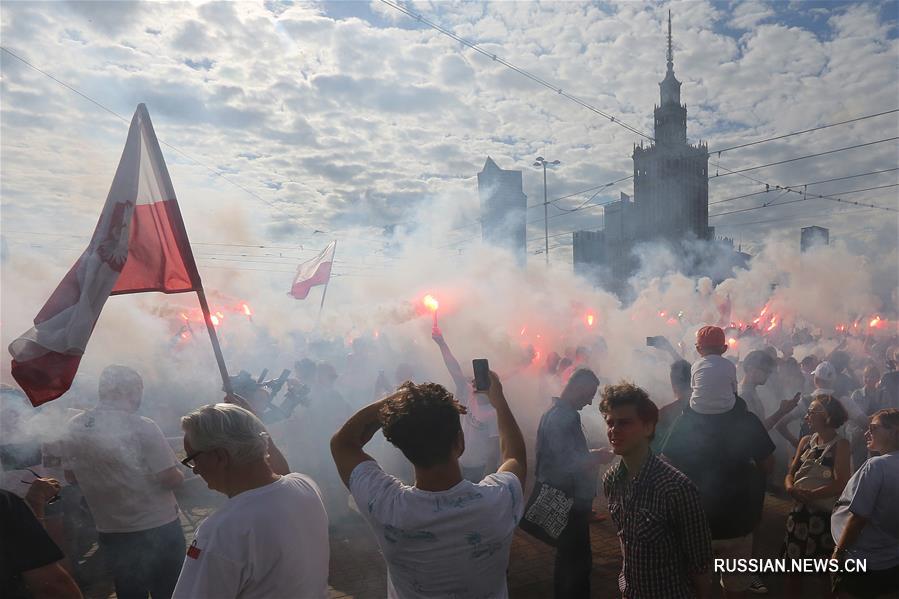 В Польше отмечают 72-летие Варшавского восстания