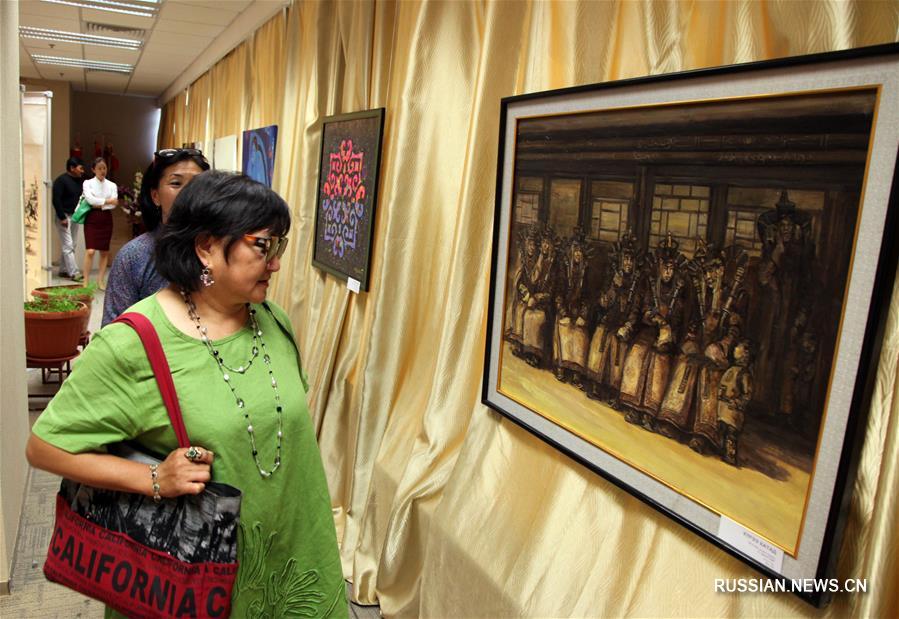 В Улан-Баторе открылась художественная выставка "Гармония и контраст"