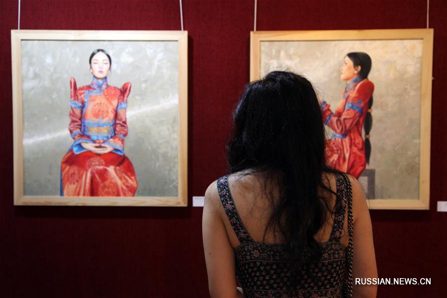 В Улан-Баторе открылась художественная выставка "Гармония и контраст"
