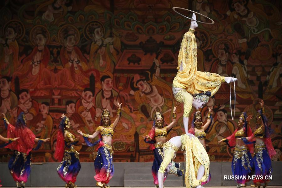 Китайские артисты познакомили кыргызских зрителей с искусством акробатики