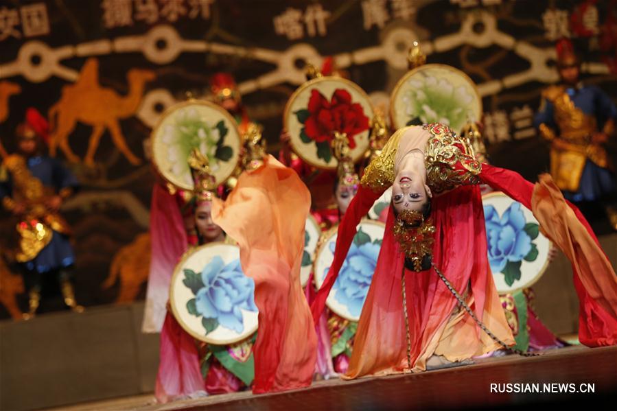 Китайские артисты познакомили кыргызских зрителей с искусством акробатики