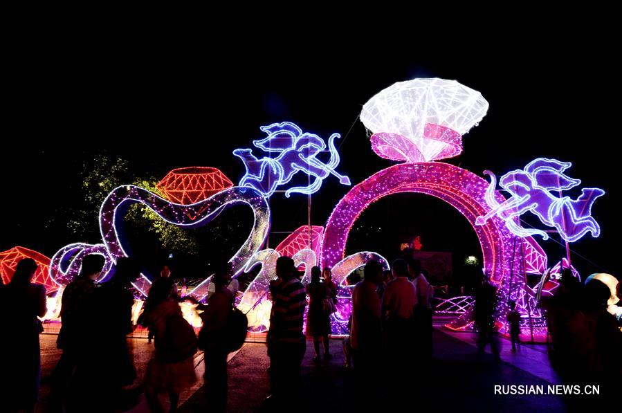 Лючжоу фестивалем фонарей встречает праздник Луны