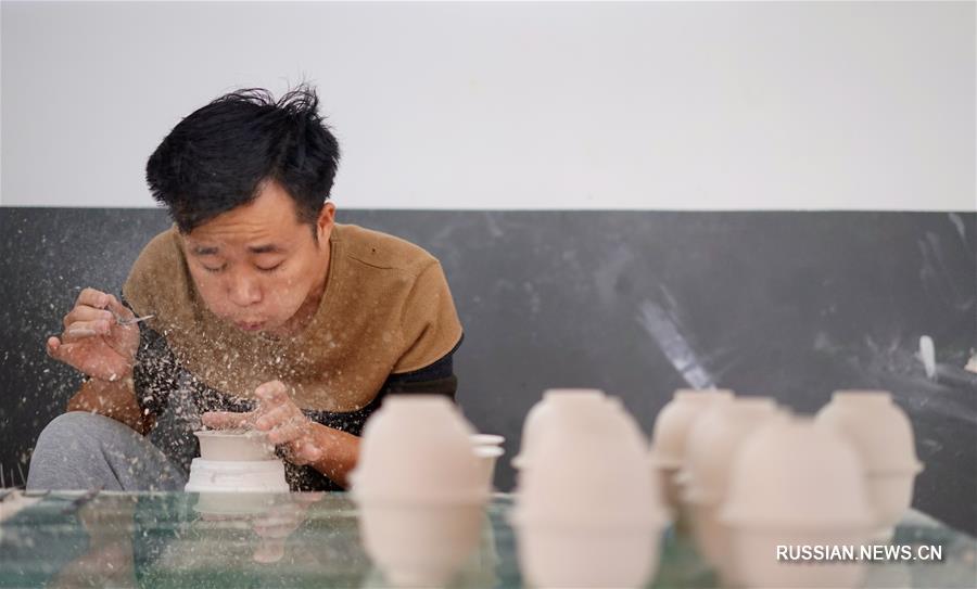 Мастера-керамисты из Цзиндэчжэня