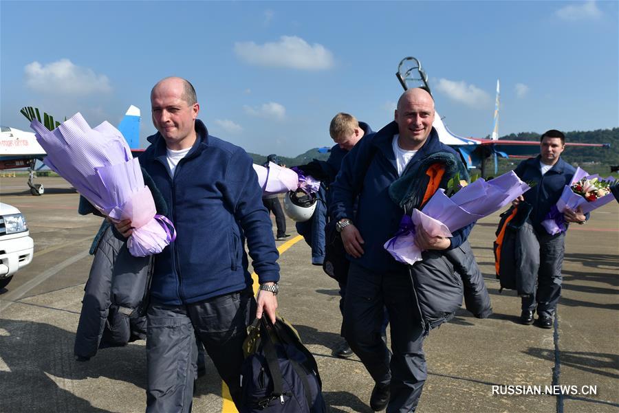 Авиационная группа высшего пилотажа "Русские Витязи" прибыла в Чжухай для участия  в авиасалоне 
