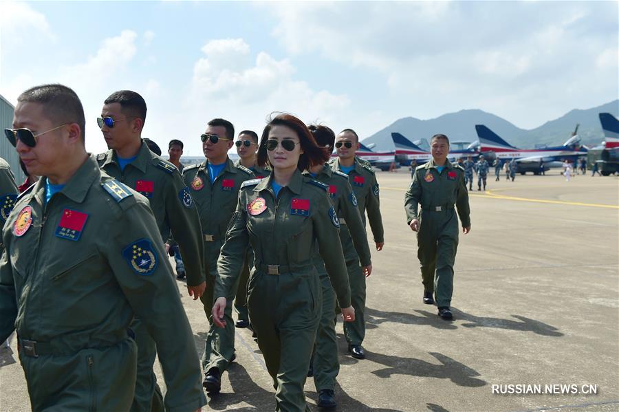 Пилотажная группа "Баи" ВВС НОАК прибыла в Чжухай на авиасалон
