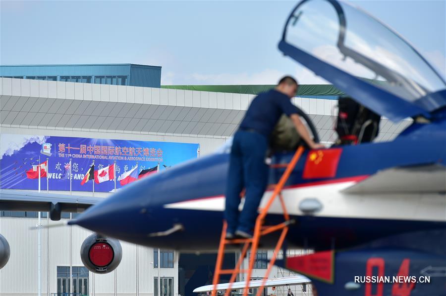 Пилотажная группа "Баи" ВВС НОАК прибыла в Чжухай на авиасалон