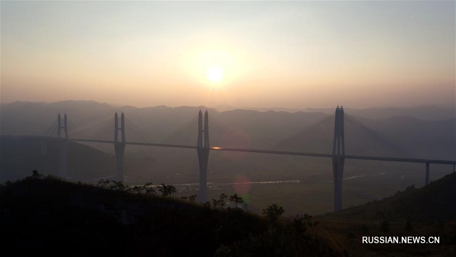 В провинции Хунань открылся уникальный многопролетный вантовый мост
