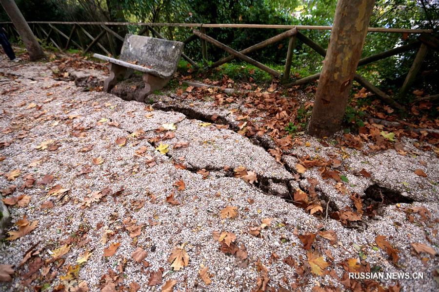 Землетрясение магнитудой 6,5 произошло в центральной части Италии 