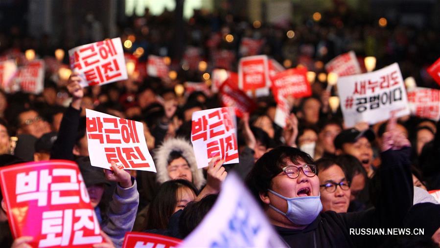 Более 40 тыс человек приняли участие в акции протеста в Сеуле, требуя отставки президента