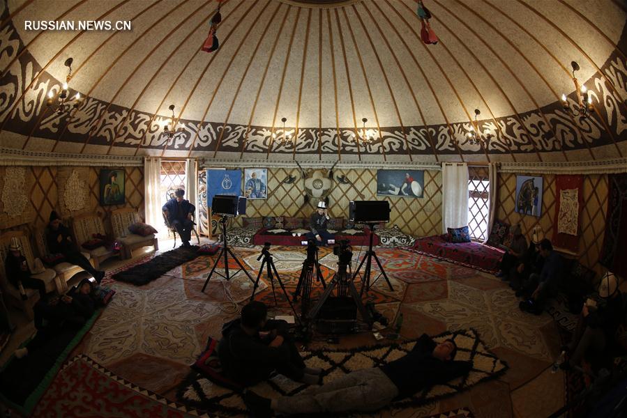 В Кыргызстане завершился семисуточный пересказ национального эпоса "Манаc"