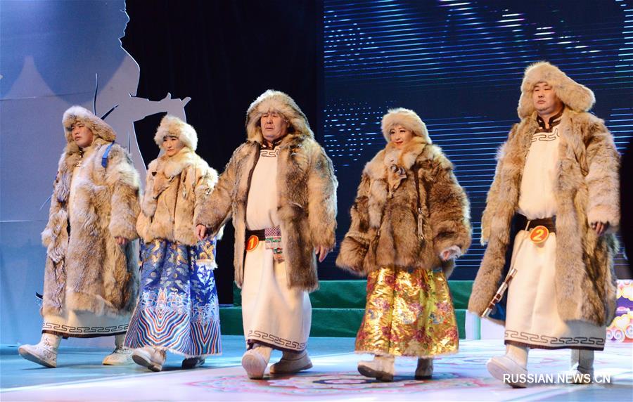 Шоу национальных монгольских костюмов в хошуне Шинэ-Барга-Цзо 