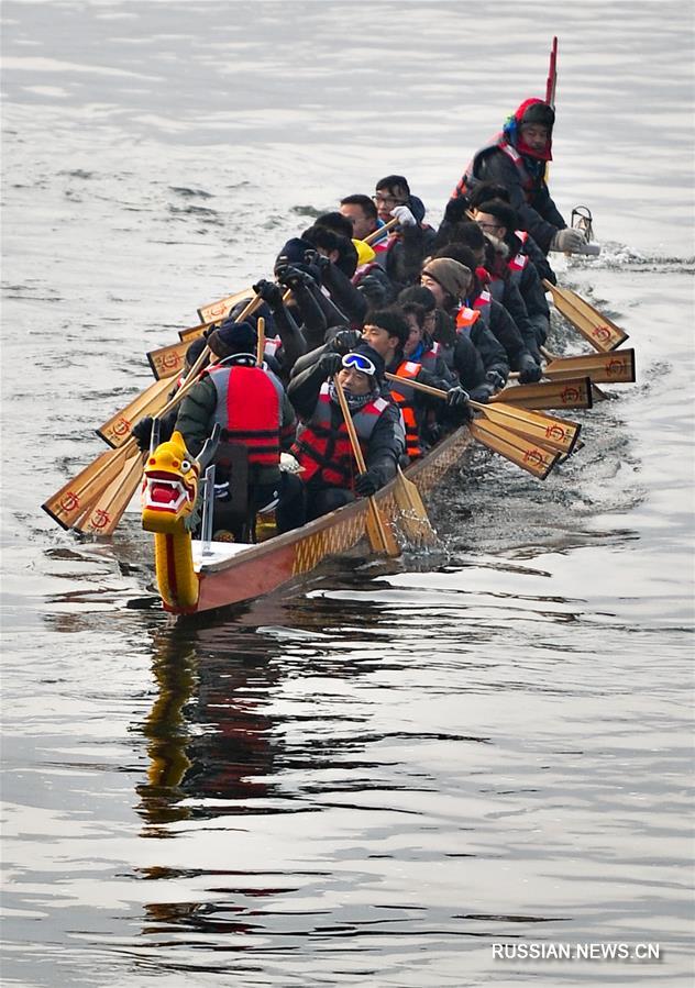 Зимняя регата лодок-драконов на реке Сунхуацзян