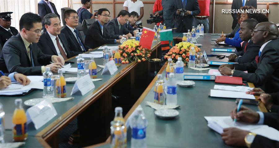 （XHDW）王毅与赞比亚外长卡拉巴举行会谈