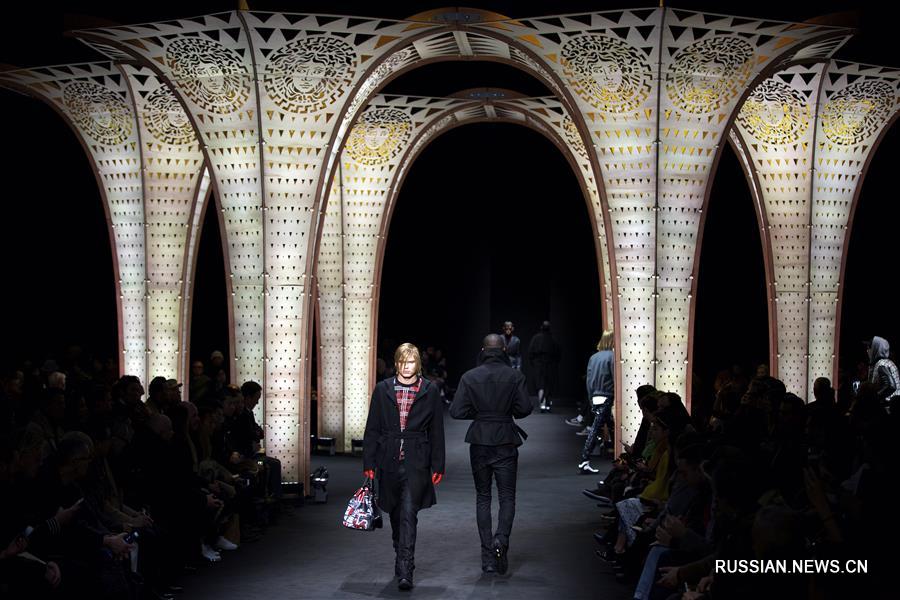 Миланская неделя моды: презентация коллекции мужской одежды от Versace