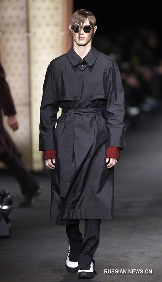 Миланская неделя моды: презентация коллекции мужской одежды от Versace