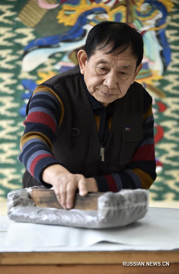 Наследник традиции создания янлюцинских новогодних лубков -- Хо Циншунь