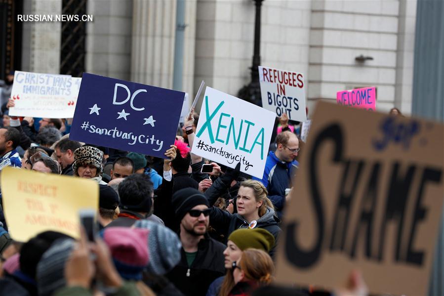 （外代一线）（4）美国民众在白宫前集会抗议特朗普移民新政 