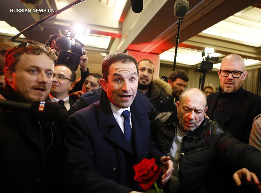 （外代一线）（9）法国前教育部长阿蒙爆冷赢得法国大选左翼初选 