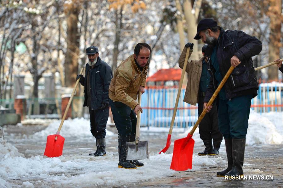 Из-за экстремальных холодов в Афганистане погибли по меньшей мере 100 человек