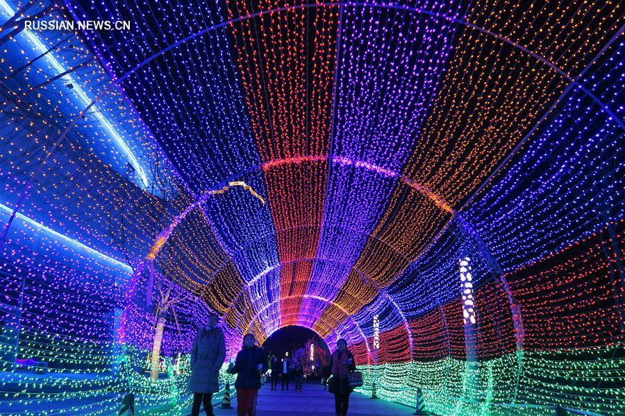 В парке DreamEast - Future World под Пекином начались праздничные гулянья