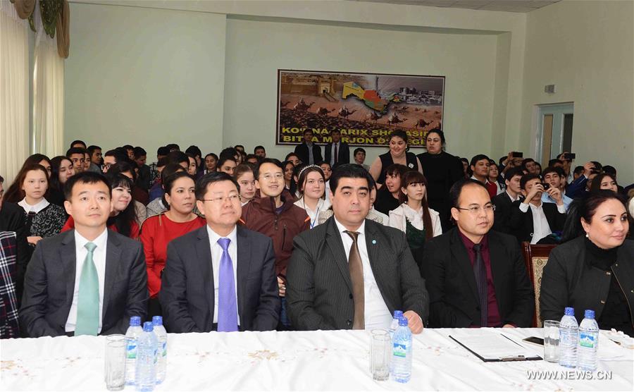 В Ташкенте прошел праздничный концерт в честь Нового года по китайскому лунному календарю и 25-летия установления дипотношений между КНР и Узбекистаном