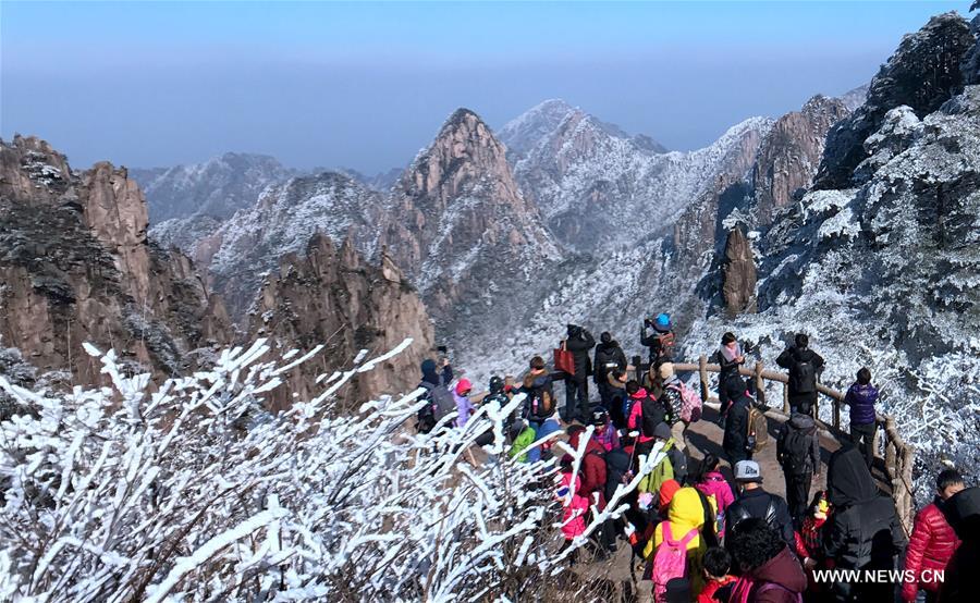 Горы Хуаншань после снегопада