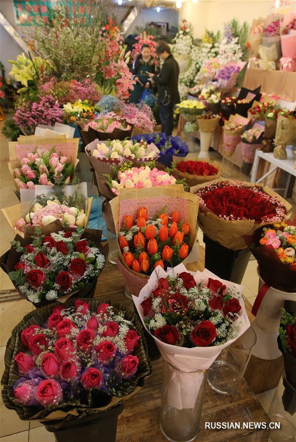 Цветочный рынок в Шанхае в День влюбленных