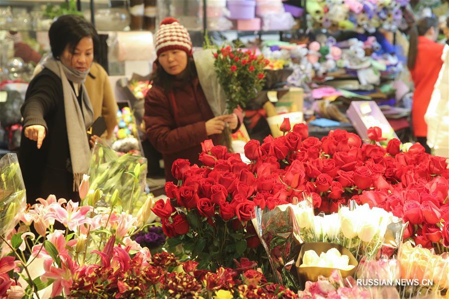 Цветочный рынок в Шанхае в День влюбленных