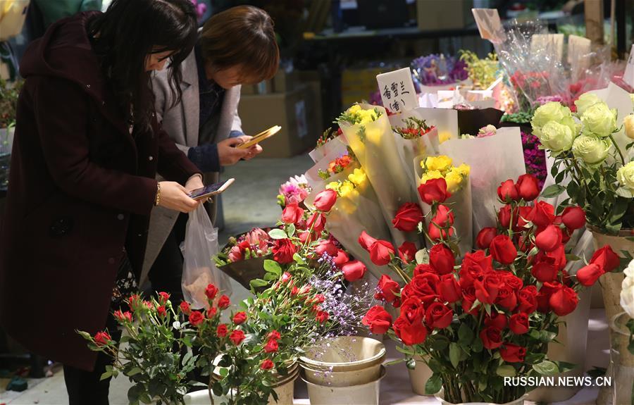 Цветочный рынок в Шанхае в День влюбленных 