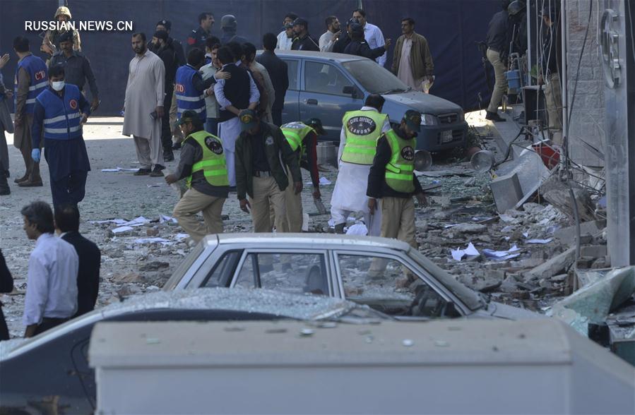 （外代一线）（1）巴基斯坦东部发生爆炸袭击致8死21伤