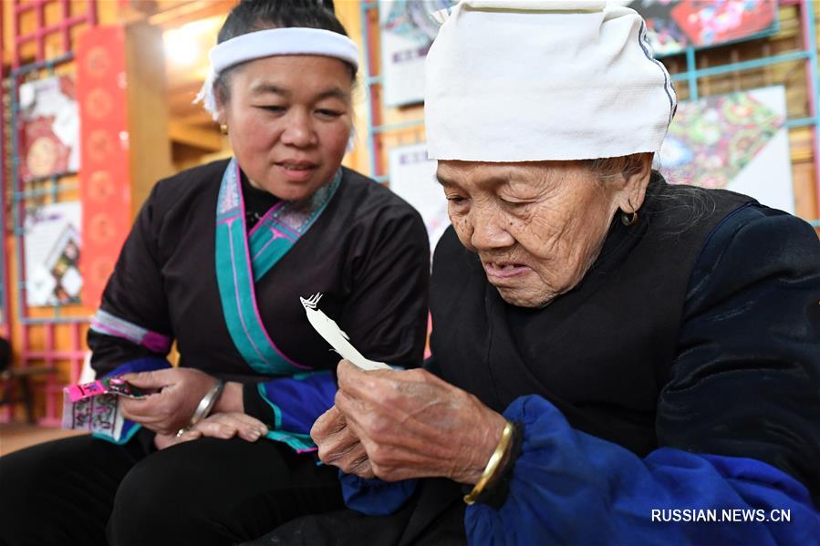 Мастерица из Гуанси -- хранительница традиционных ремесел народности дун