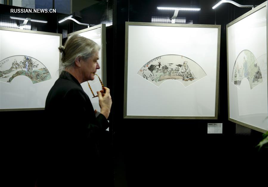 В штаб-квартире ЕС открылась выставка китайских расписных вееров