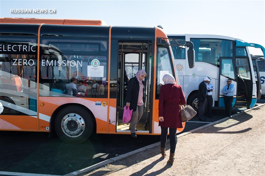 Китайские электробусы перевозят участников климатической конференции в Марракеше